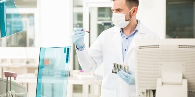 conheca-os-cuidados-da-fase-preanalitica-dos-exames-laboratoriais.jpeg fase pré-analitica