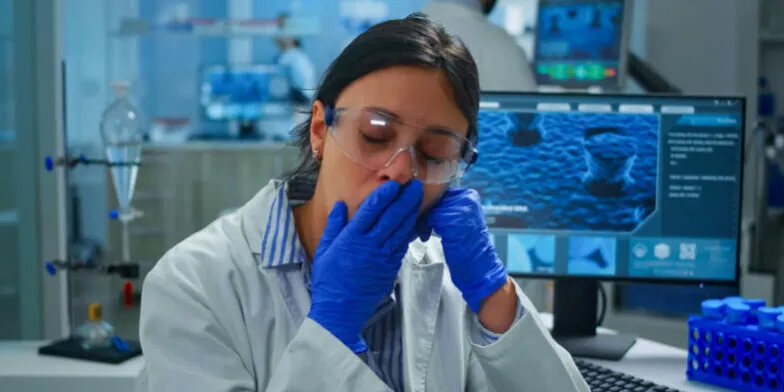 NR-1 e riscos psicossociais: como a norma impacta a gestão de processos nos laboratórios NR-1 e riscos psicossociais: como a norma impacta a gestão de processos nos laboratórios